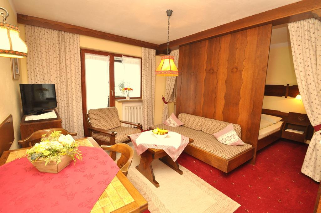 阿尔卑斯玫瑰公寓 瓦尔高 客房 照片